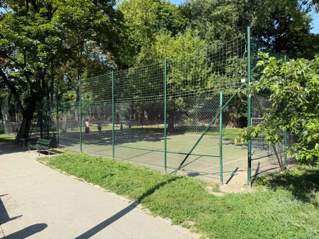 Campo de pelota vallado en Florian Nowacki Planty